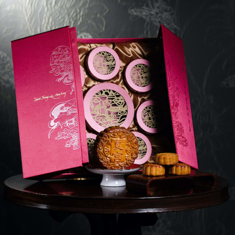 Island Shangri-La Hong Kong moonakes