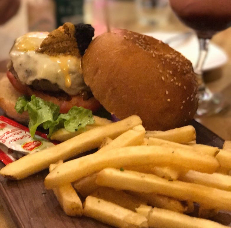 Cafe Swan burger