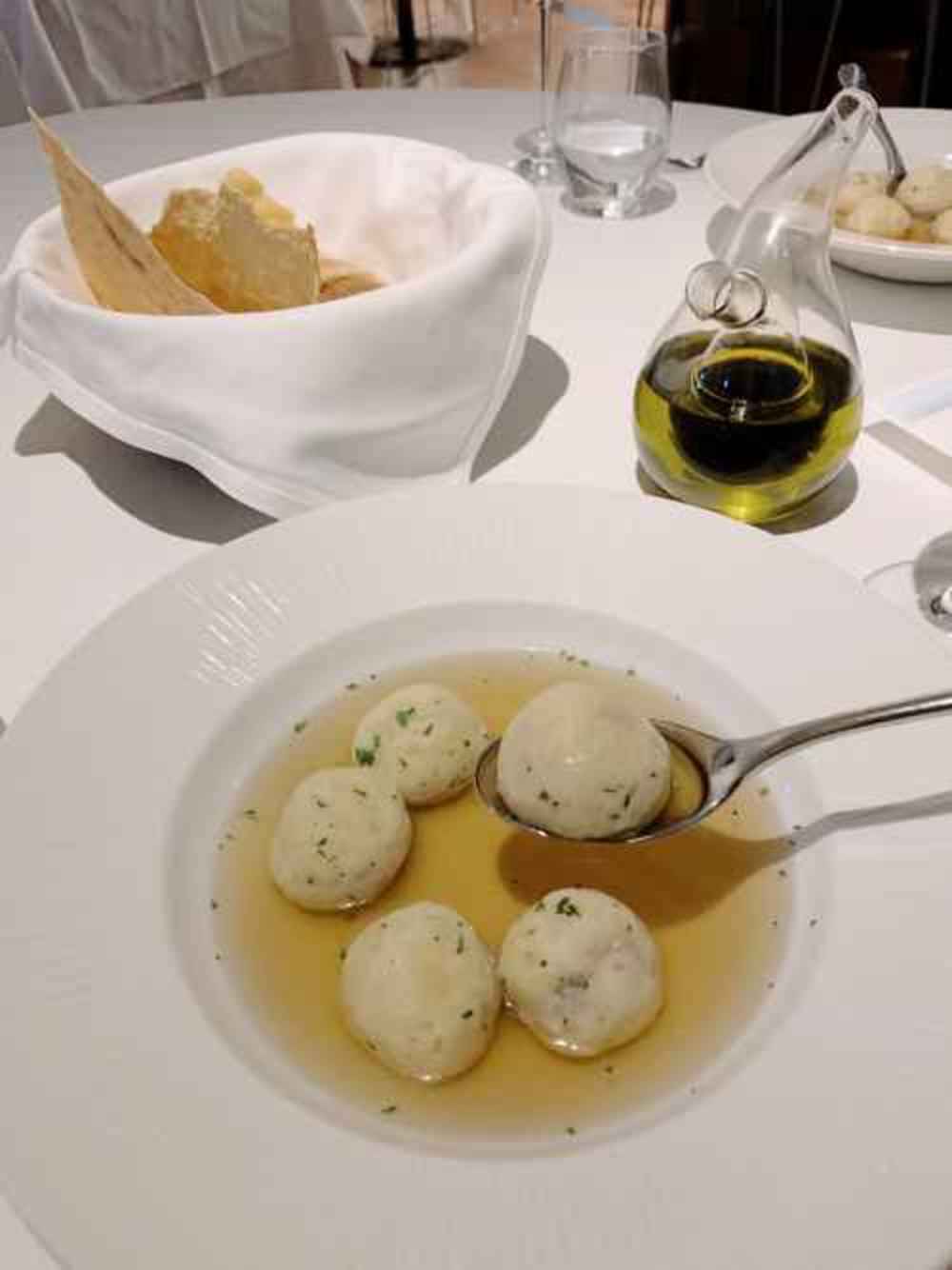 Isola Bar + Grill Hong Kong