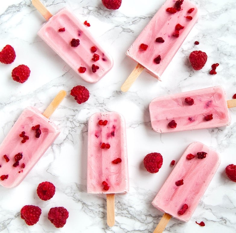 Summer ice lollies with raspberries