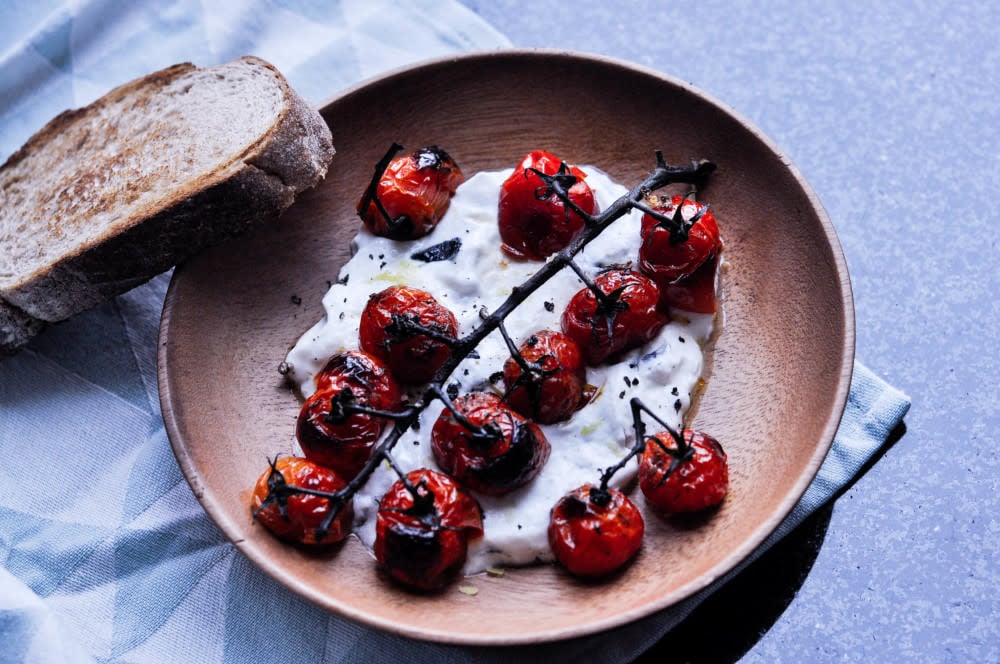 Charred tomatoes with black lava salt on cold yoghurt 