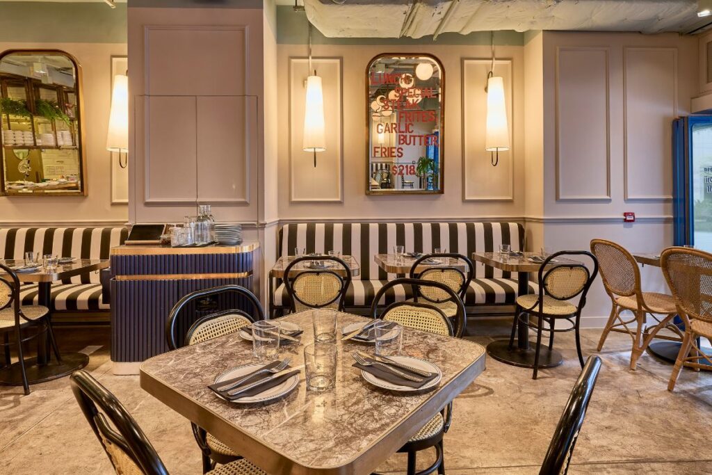 interior À Poêle French Bistro review
