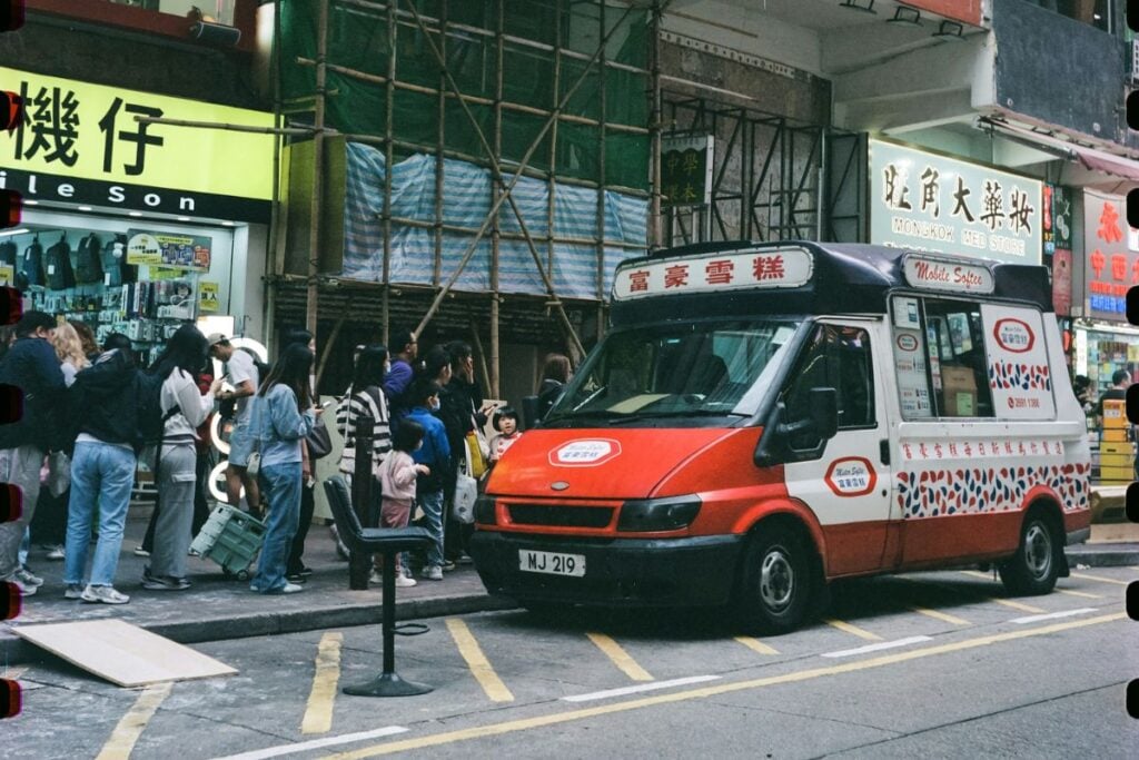 essential Cantonese phrases visiting Hong Kong street level