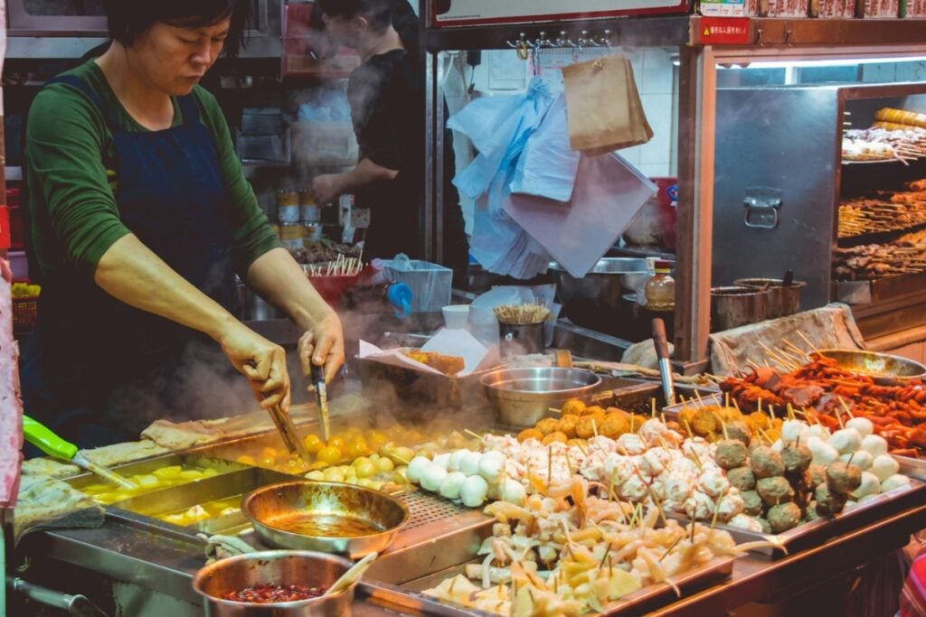 Essential Cantonese phrases to use on your next trip to Hong Kong 4 essential Cantonese phrases visiting Hong Kong street bites