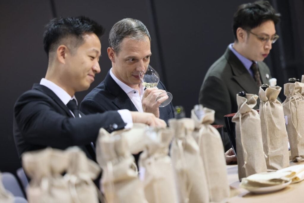 The HKTDC Hong Kong International Wine & Spirits Fair returns on Nov. 6–8 with focus on global fine beverages 2 HKTDC Hong Kong International Wine & Spirits Fair judges