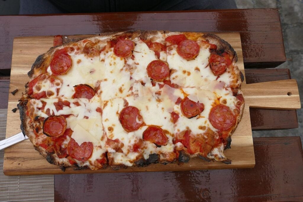 The different types of pizza found across the world, from stuffed to sliced 2 types of pizza found worldwide Pinsa Romana pizza