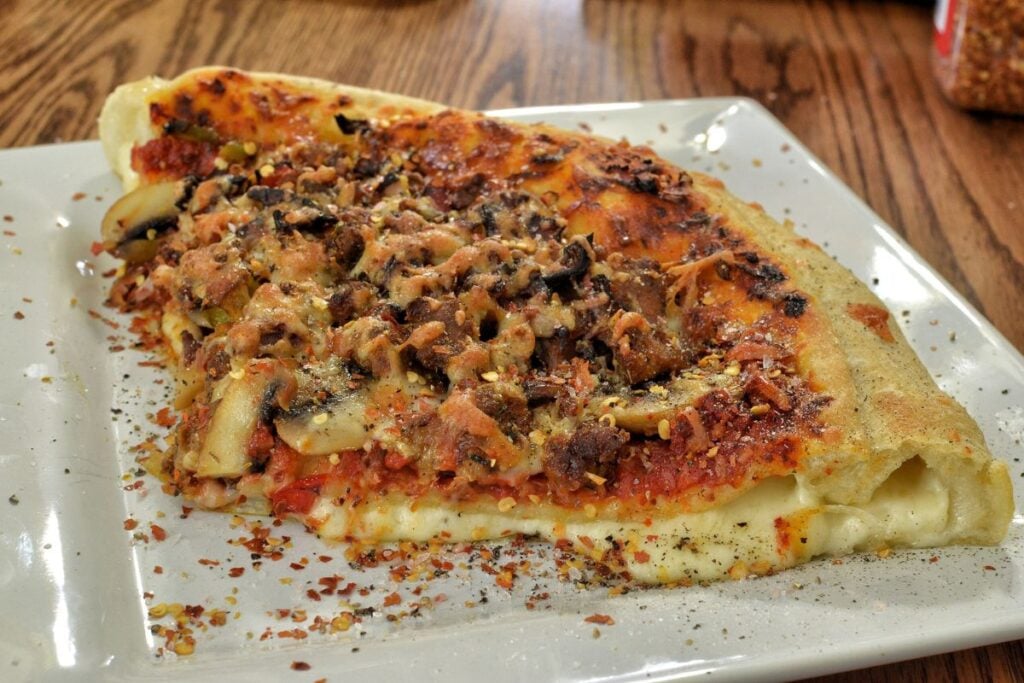 The different types of pizza found across the world, from stuffed to sliced 5 types of pizza found worldwide stuffed crust pizza