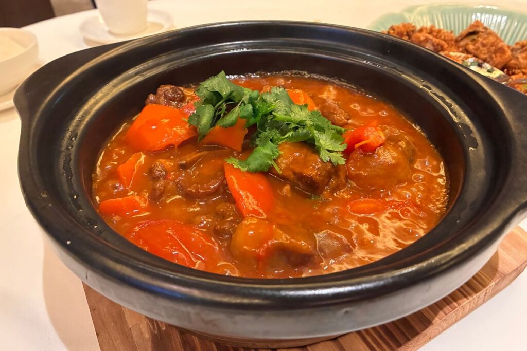 Pedder Chinese braised oxtail in red wine claypot