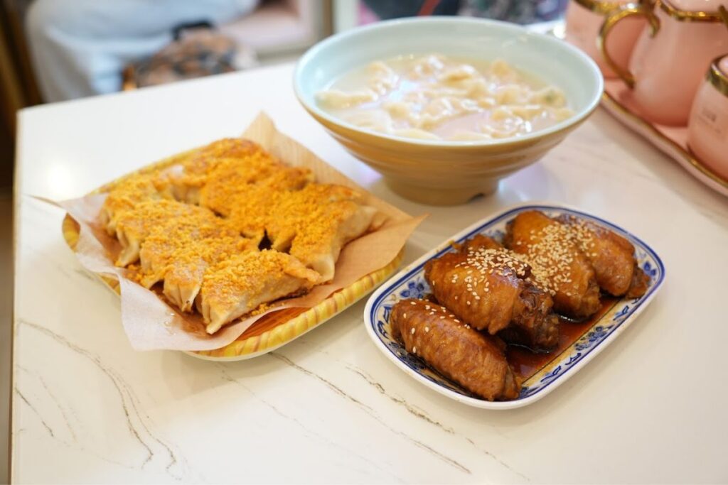 The best restaurants in Mong Kok, Hong Kong’s busiest commercial district 21 Fung Shun Dumpling Shop The best restaurants in Mong Kok