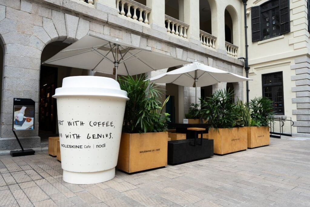 Moleskine Cafe | nodi outdoor seating