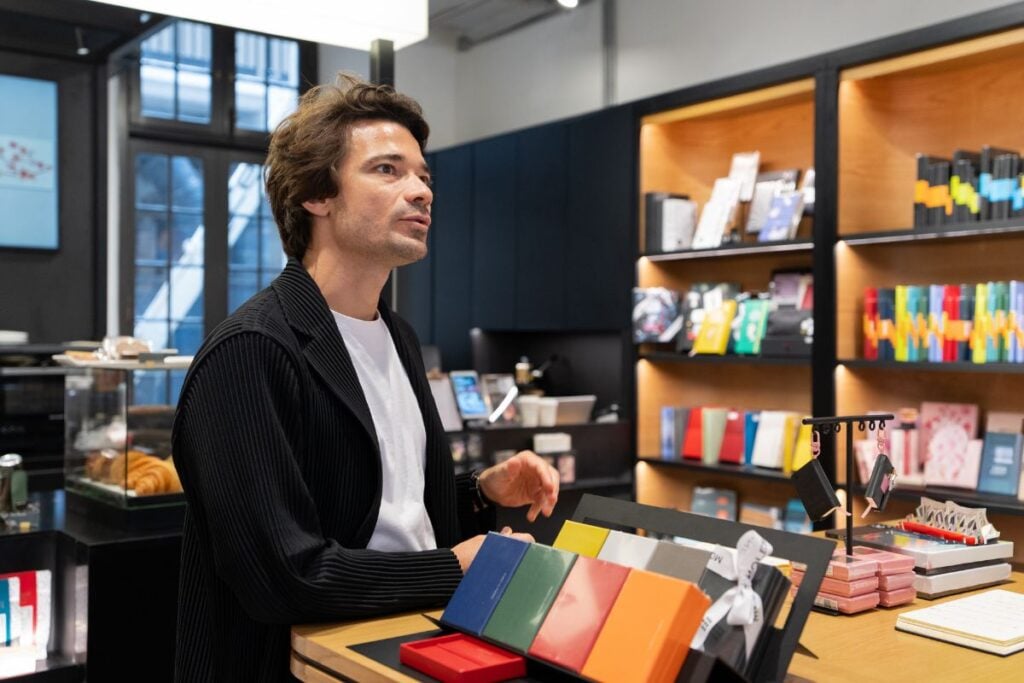 Moleskine Cafe | nodi indoor cafe