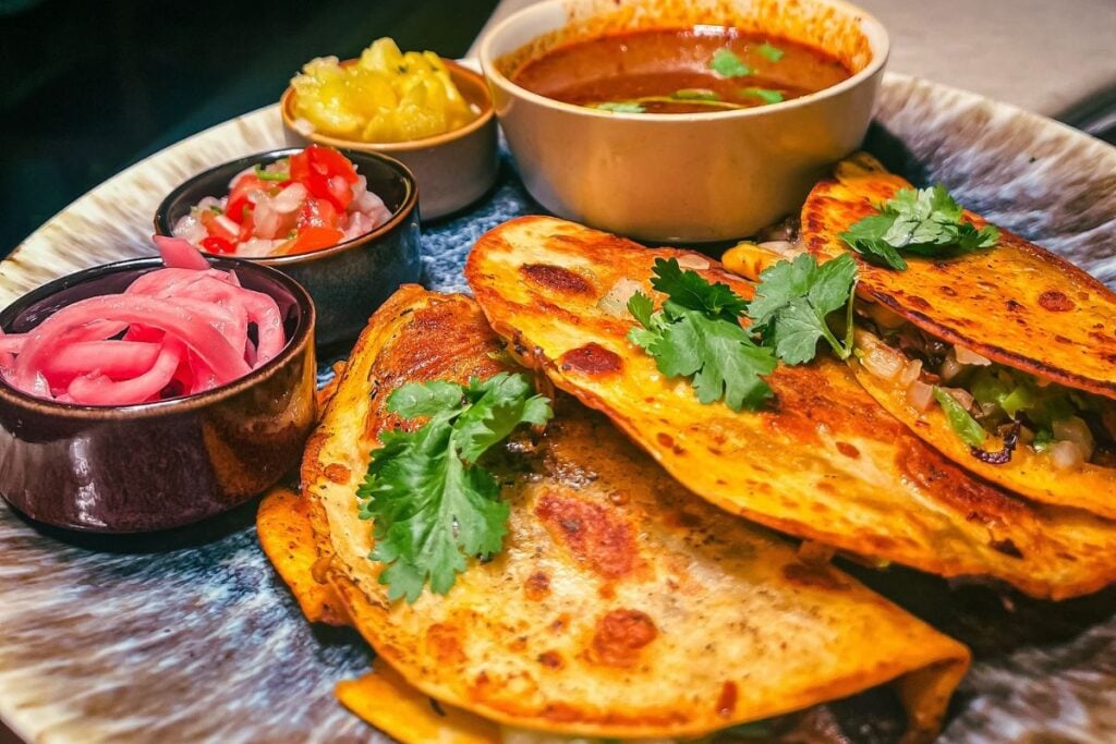 best restaurants in Discovery Bay Pachanga