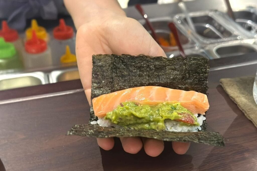 salmon roll Roru Baru review