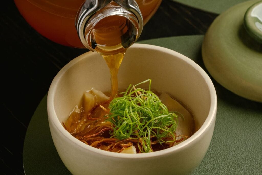 Elizabeth Chu shows Vietnam’s progressive and sophisticated side of dining in Hong Kong with new restaurant le le 2 le le new restaurant Elizabeth Chu phở gà