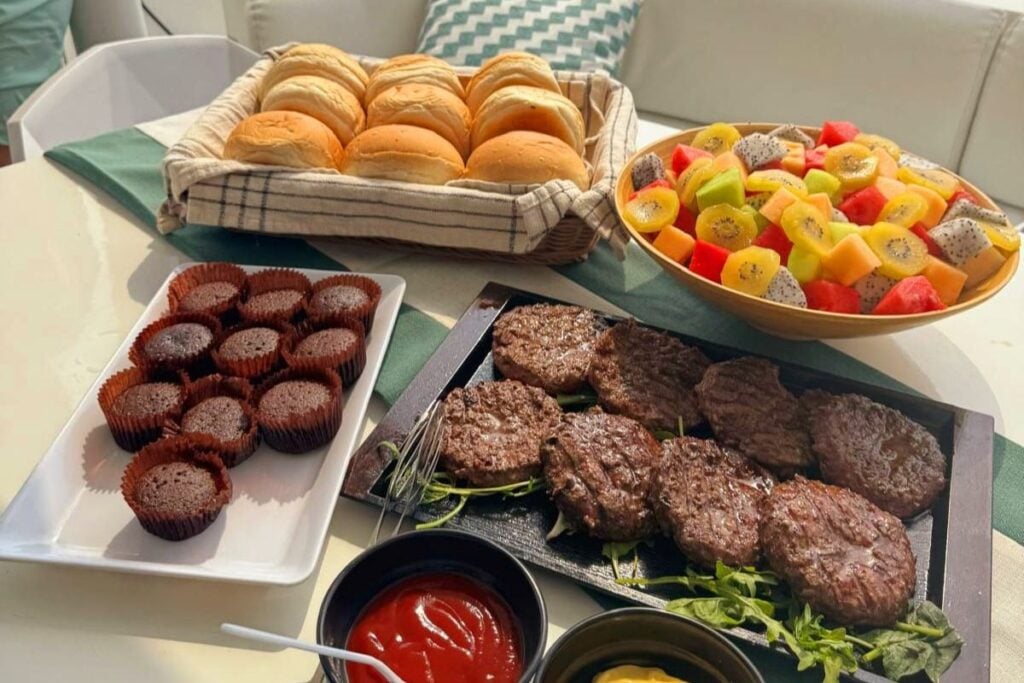 Delicious Catering delivers magic with their tasty junk boat catering menus 1 Delicious Catering burger meals