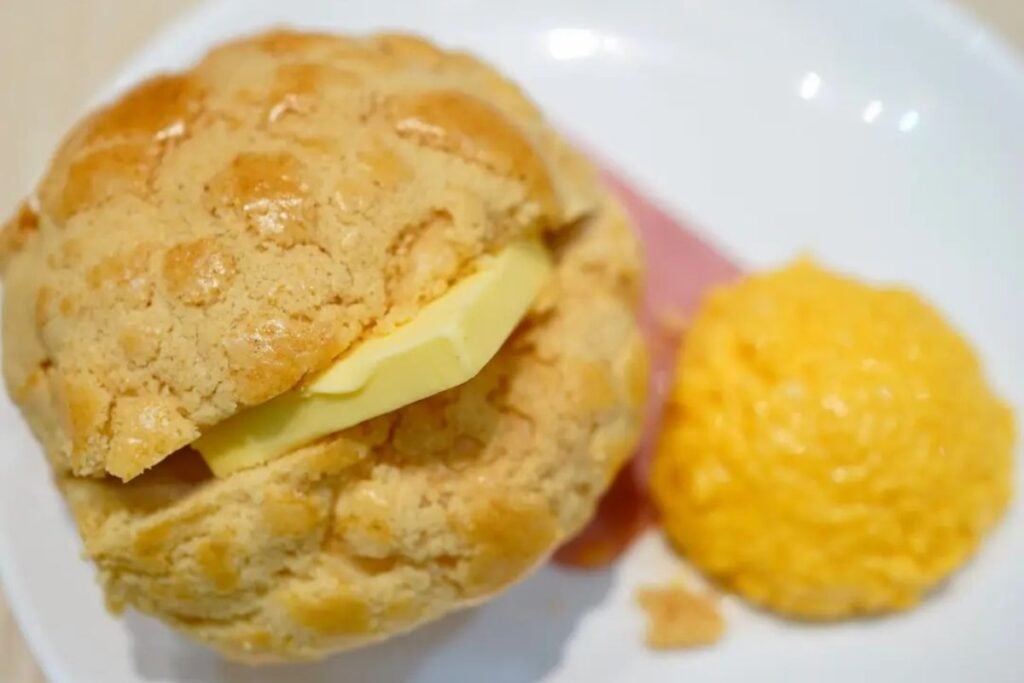 The best pineapple buns in Hong Kong 10 best pineapple buns Hong Kong Happy Cafe