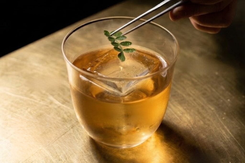 Luk Yu Tea House open new speakeasy bar serving tea-infused cocktails on weekends Luk Yu Tea Club speakeasy opens in Luk Yu Tea House with tea-infused cocktails