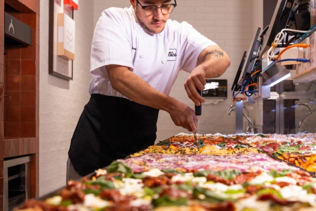 Alice Pizza’s CEO Claudio Baitelli has got Hong Kong hooked on Roman pizza 1 Alice Pizza counter service