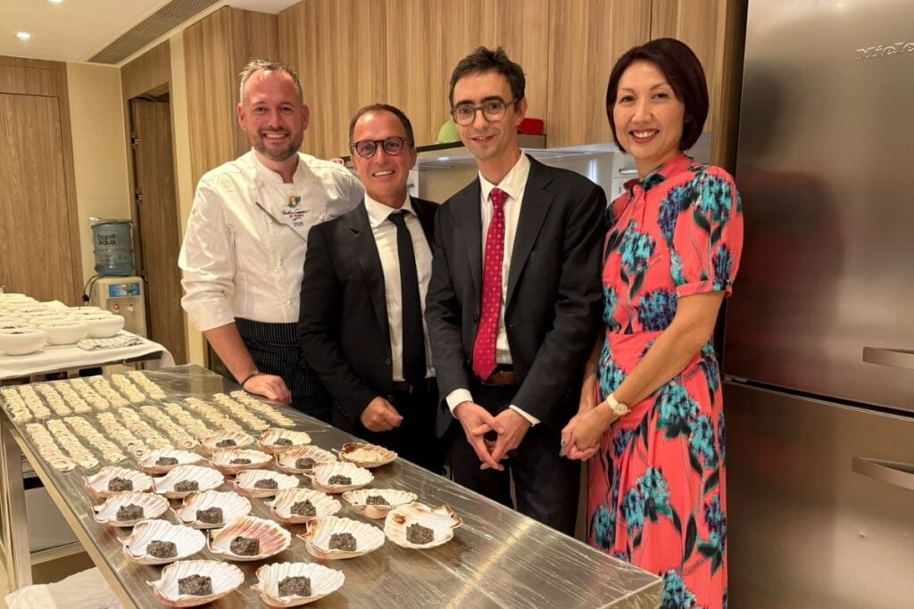 Normandy chef David Gallienne, a culinary artist fusing impressionism and local ingredients, is exploring new Hong Kong roots 2 Chef David Gallienne with Florian Lang